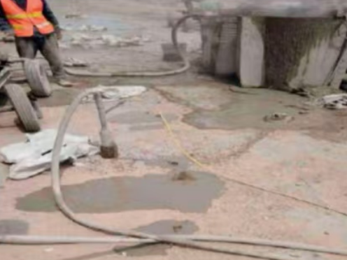 湛江水泥混凝土路面板底注浆技术 路面脱空注浆整治方案